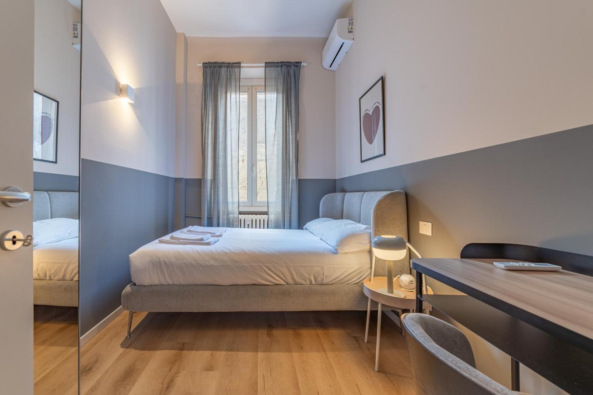 5' From Station, With 2 Bedrooms * Mailand