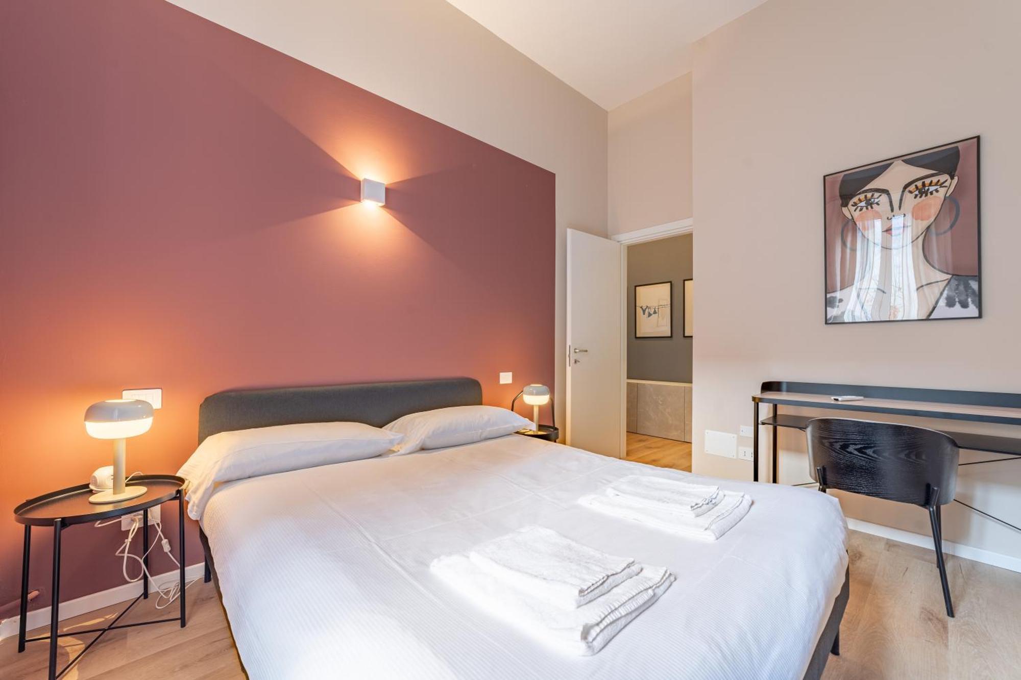 5' From Station, With 2 Bedrooms Apartment